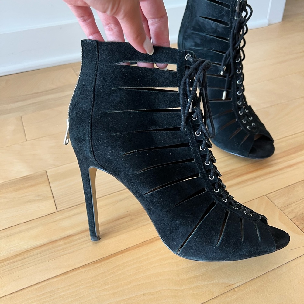 Size 10 Steve madden high heels with back zipper